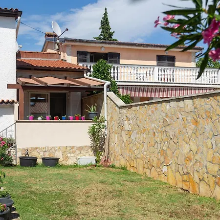 Picok 아파트 풀라