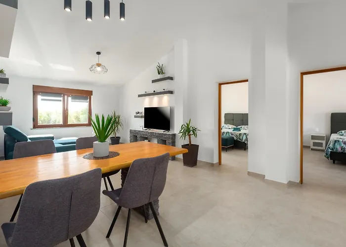 Picok 아파트 풀라